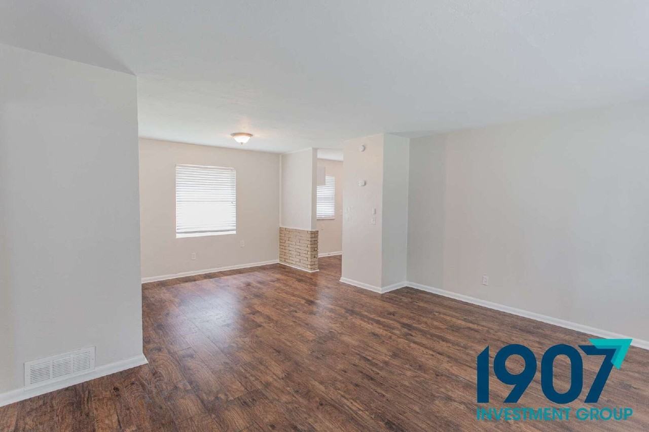 1832 Brighton Ave - Photo 4 of 19