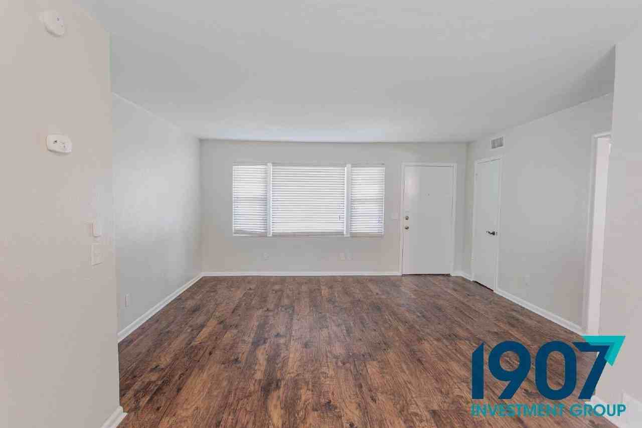 1832 Brighton Ave - Photo 5 of 19