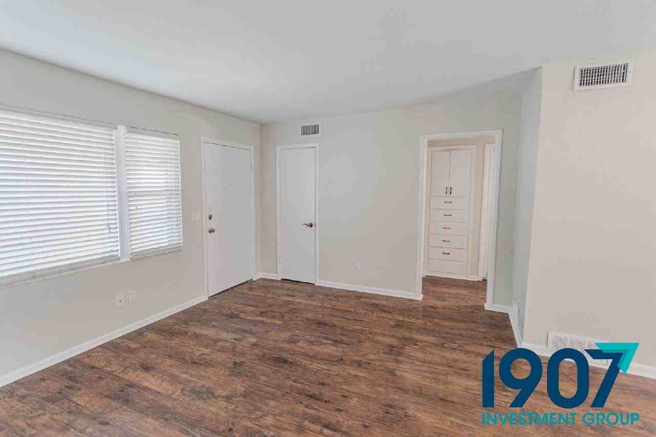 1832 Brighton Ave - Photo 6 of 19