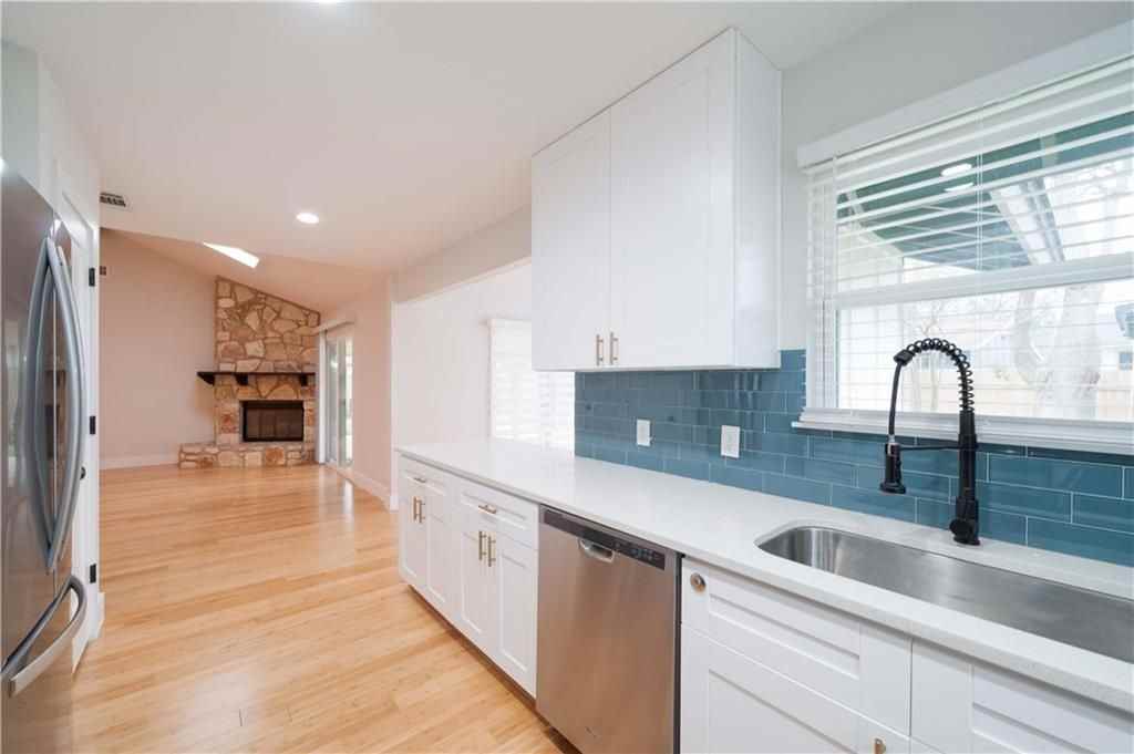 2515 Berkett Dr - Photo 5 of 50