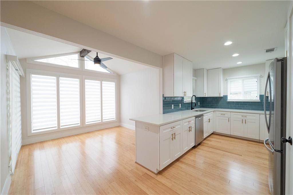 2515 Berkett Dr - Photo 7 of 50