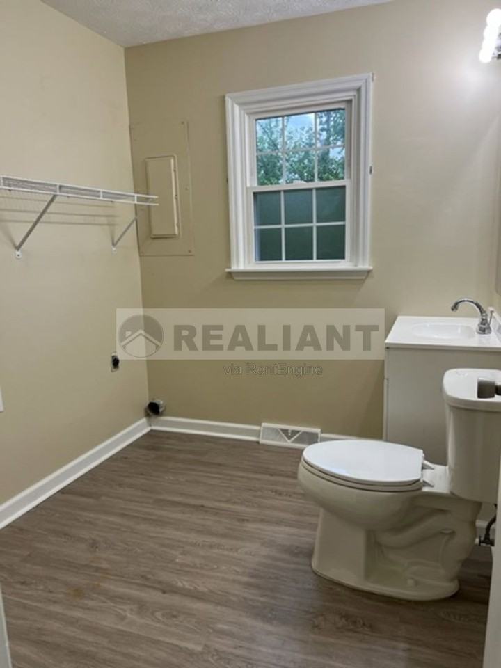 108 Oakwood Dr - Photo 6 of 9