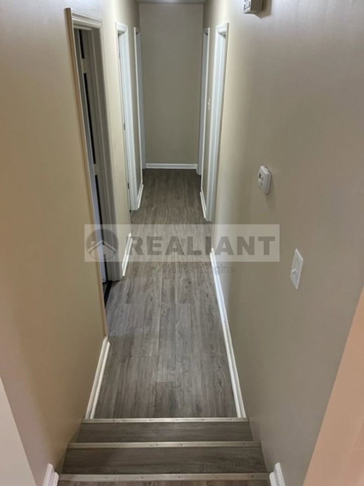 108 Oakwood Dr - Photo 7 of 9