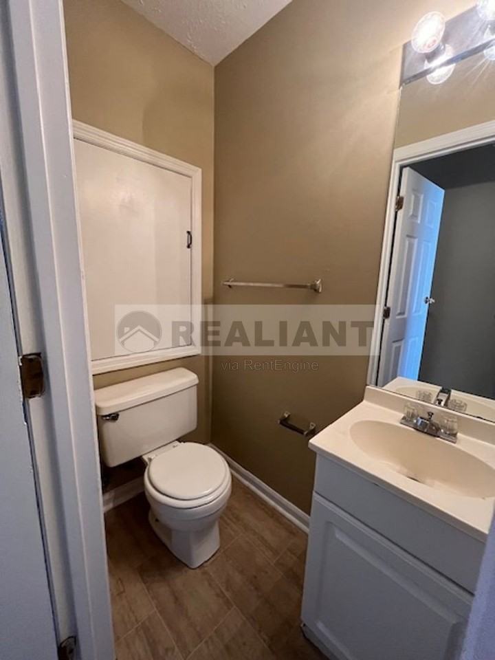 1646 Foxhaven Dr #1 - Photo 2 of 13