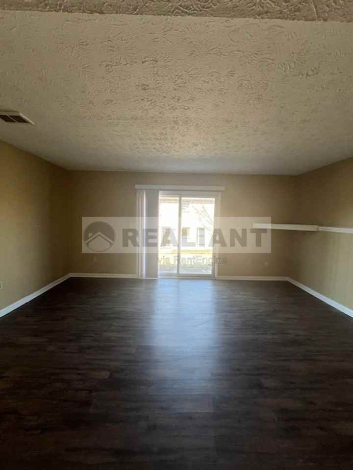 1646 Foxhaven Dr #1 - Photo 3 of 13
