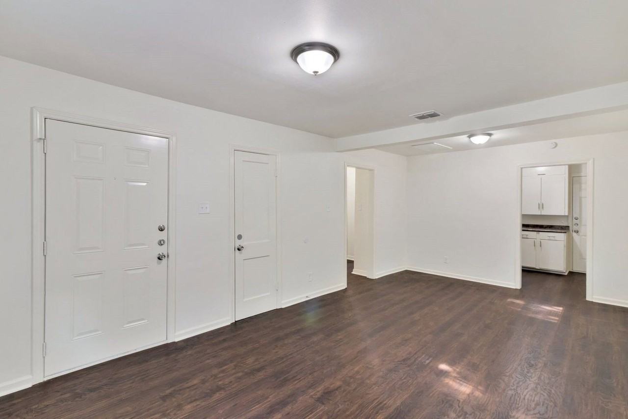 8726 Eldon Dr - Photo 4 of 13