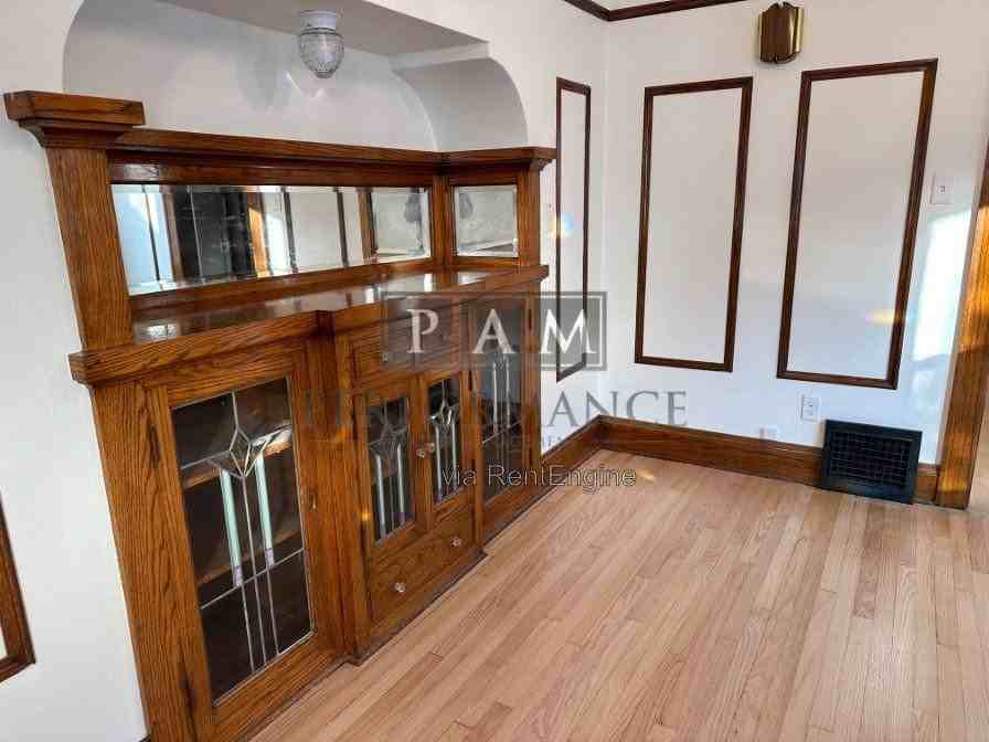 1912 S 91st St - Photo 5 of 30