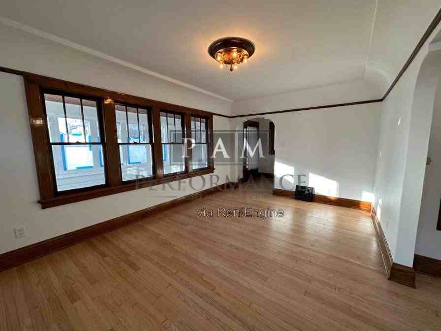 1912 S 91st St - Photo 6 of 30