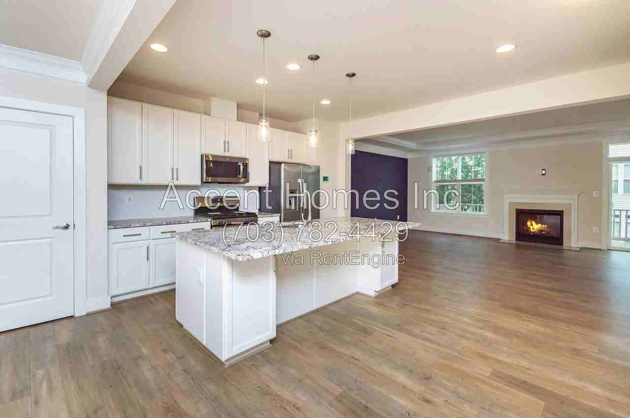 4734 Earl Flanagan Way - Photo 6 of 33