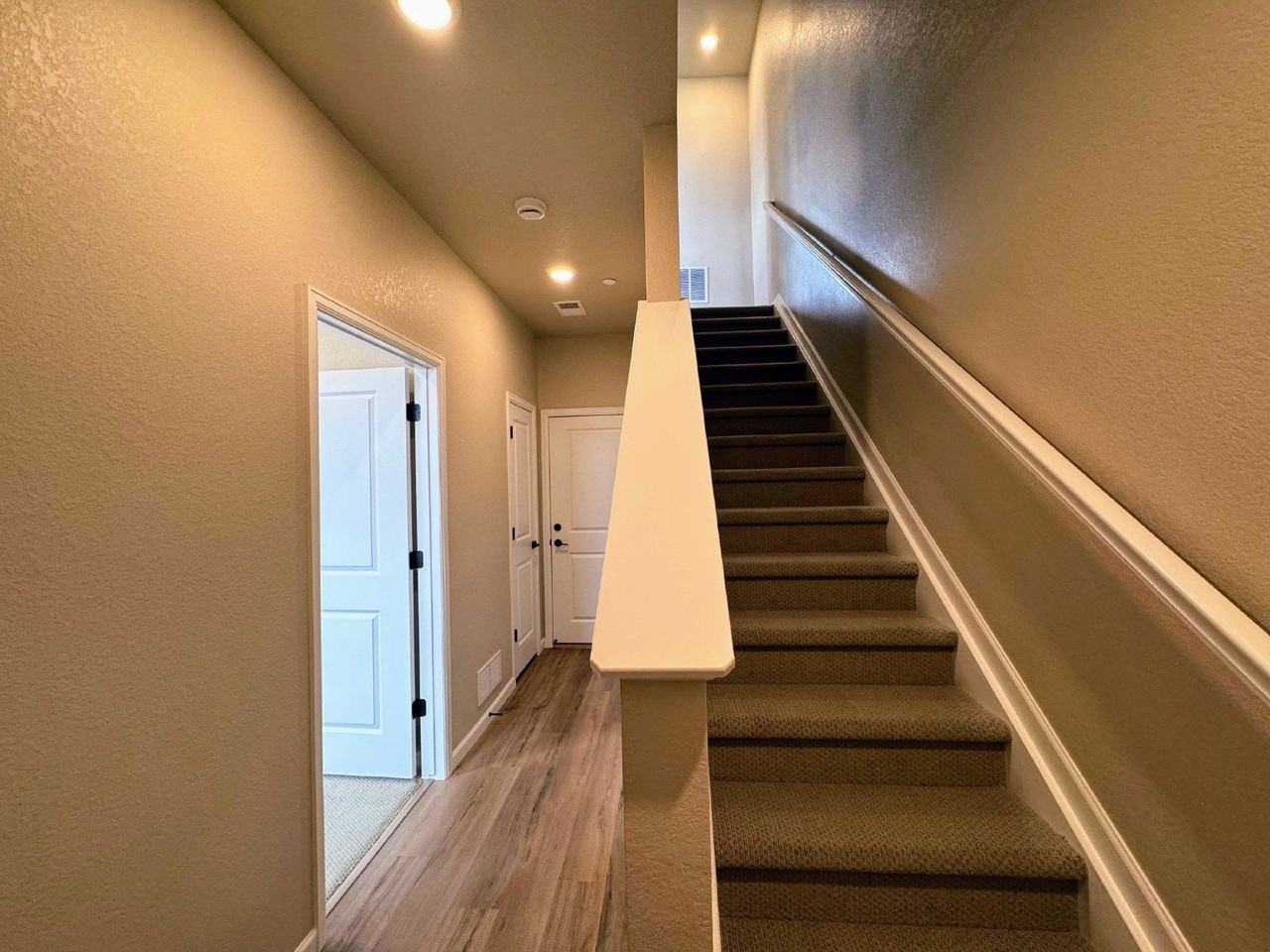 7022 Doncaster Ct - Photo 5 of 34