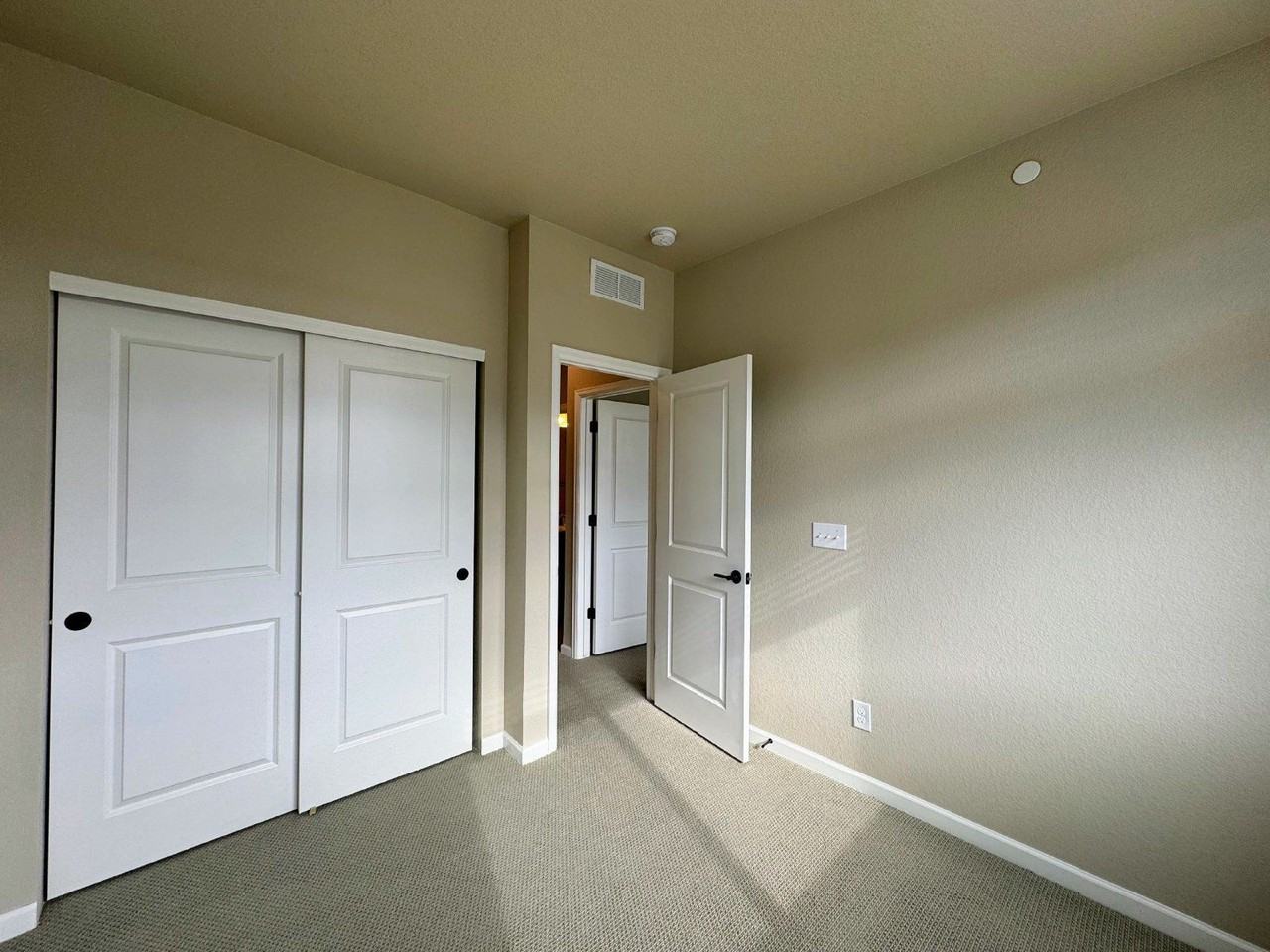 7022 Doncaster Ct - Photo 6 of 34