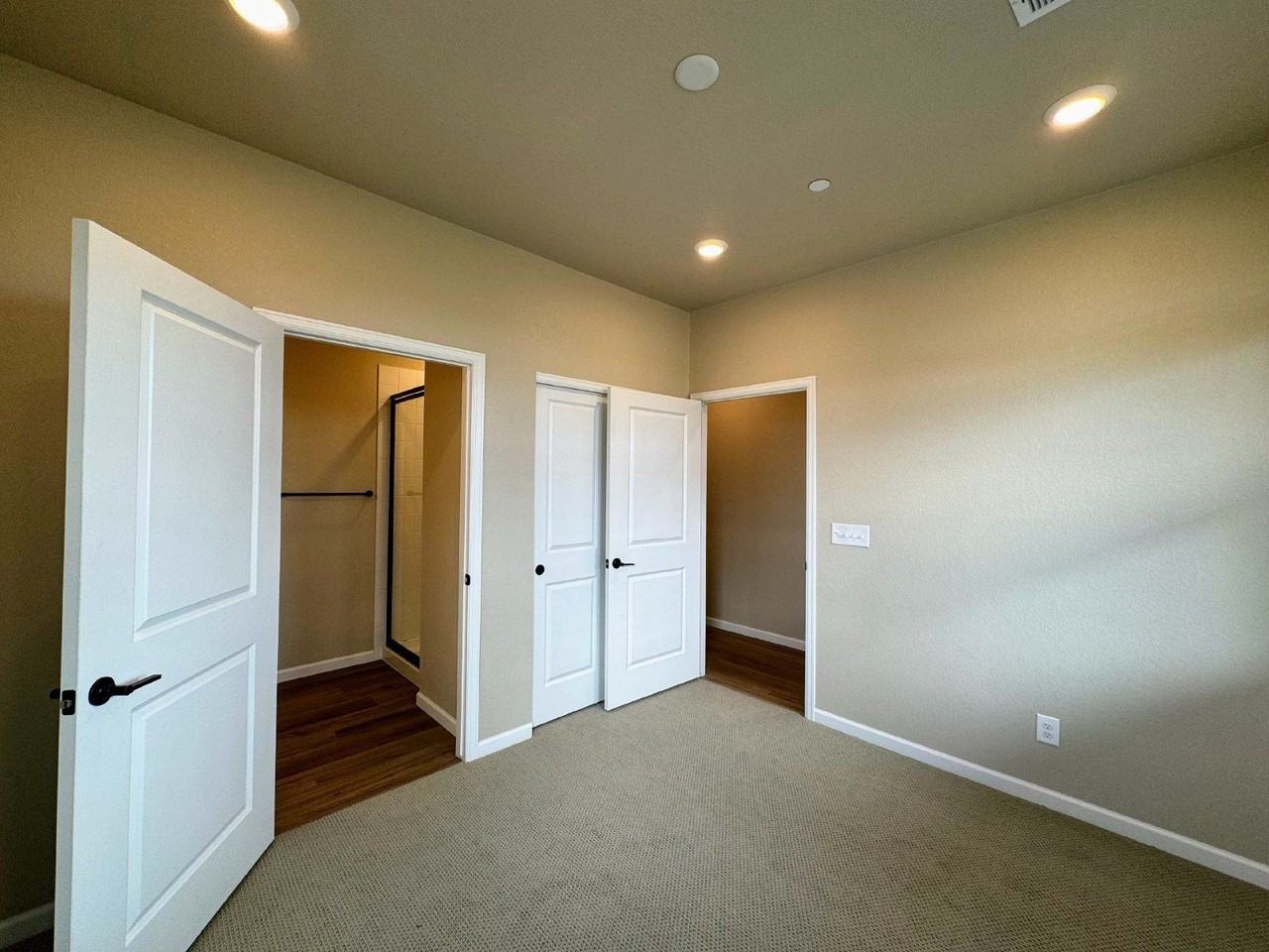 7022 Doncaster Ct - Photo 7 of 34