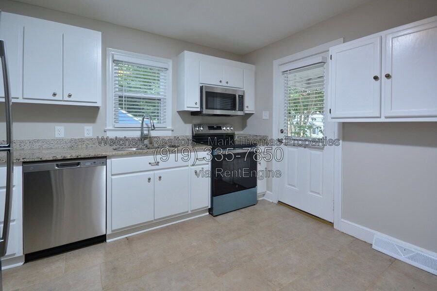 2405 Albany St - Photo 4 of 26