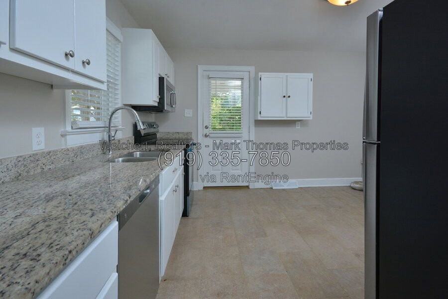 2405 Albany St - Photo 7 of 26