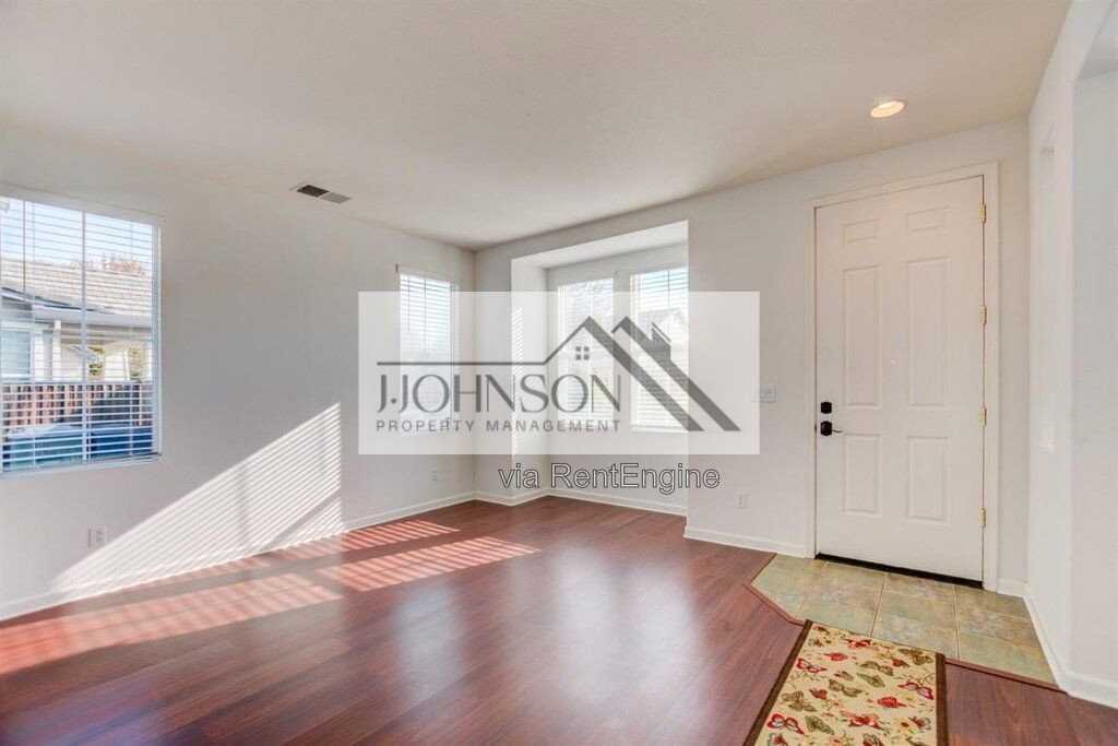 2673 Merchant Dr - Photo 5 of 17