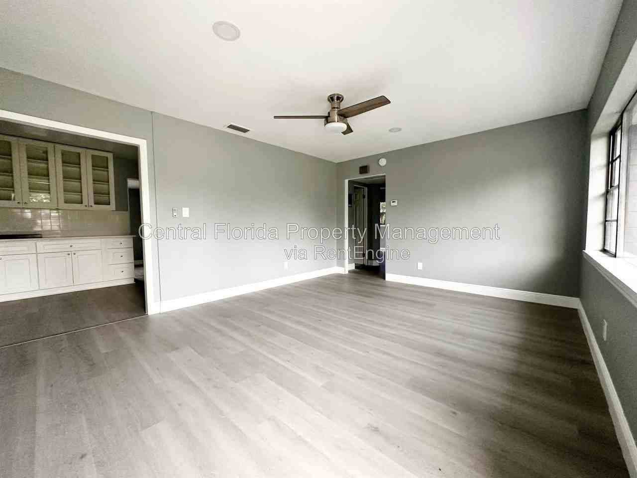 1413 Carlson Dr - Photo 3 of 10