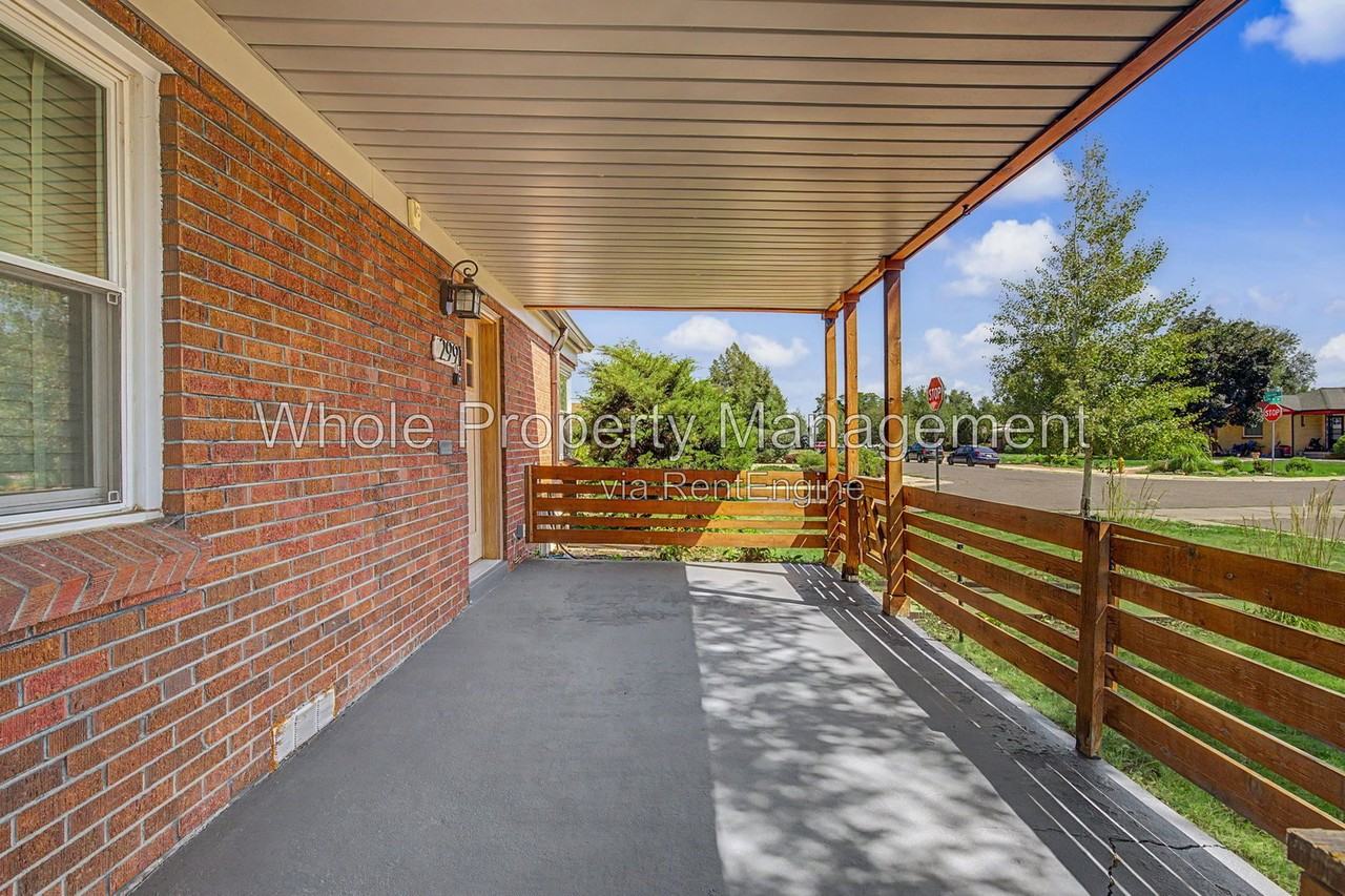2991 Hudson St - Photo 2 of 28