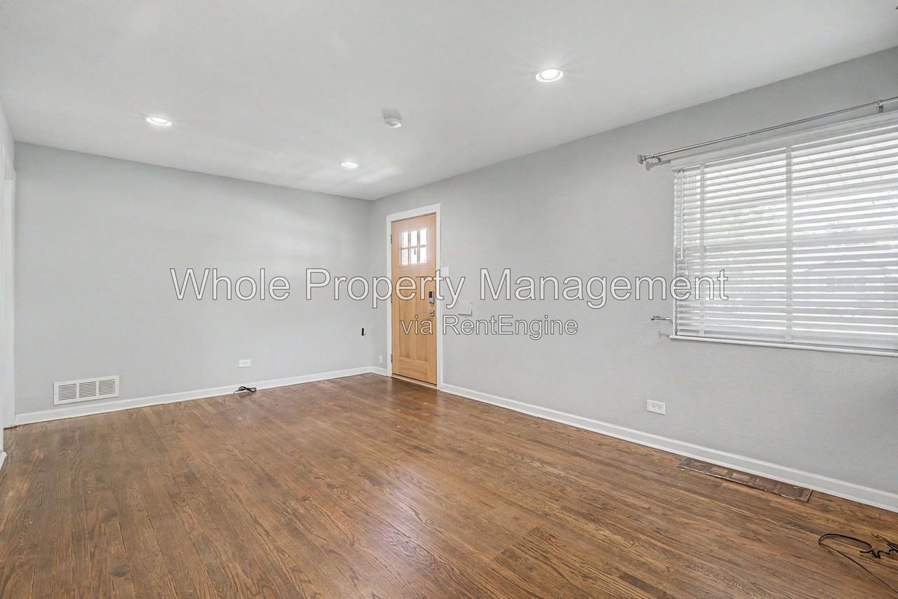 2991 Hudson St - Photo 3 of 28