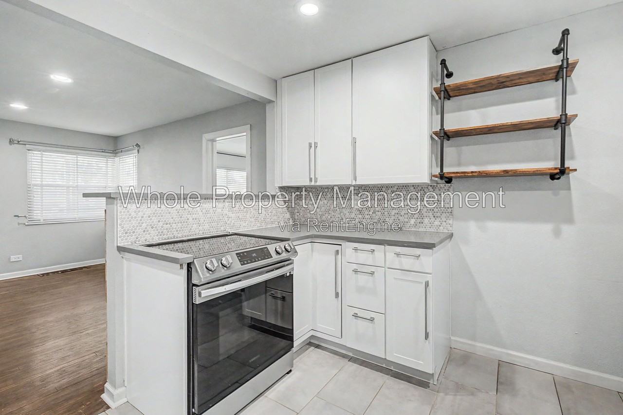 2991 Hudson St - Photo 7 of 28