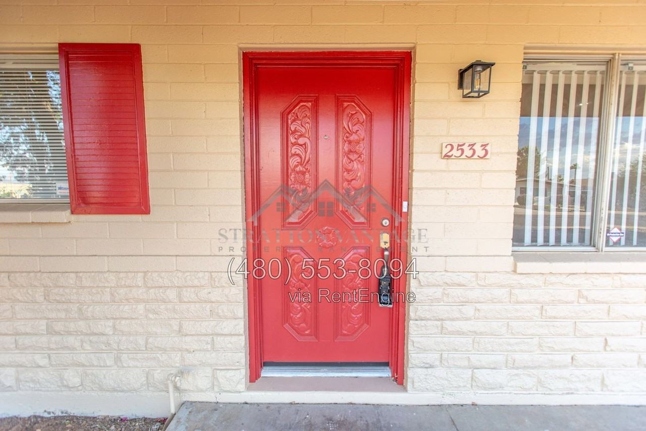 2533 E Blanche Dr - Photo 3 of 36