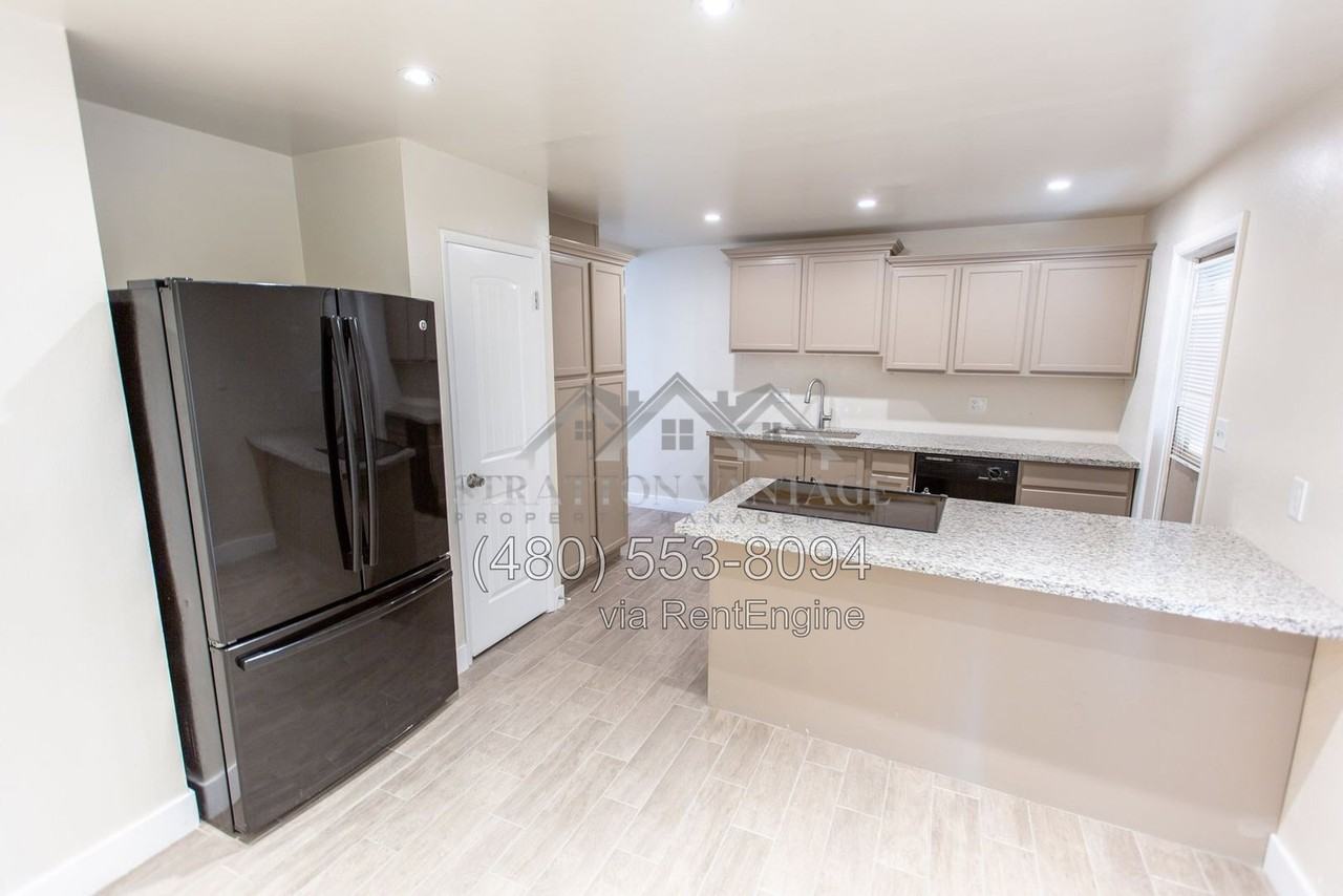 2533 E Blanche Dr - Photo 4 of 36