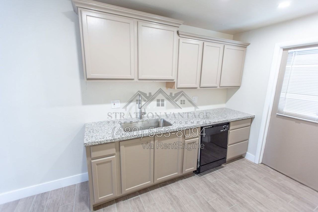 2533 E Blanche Dr - Photo 6 of 36