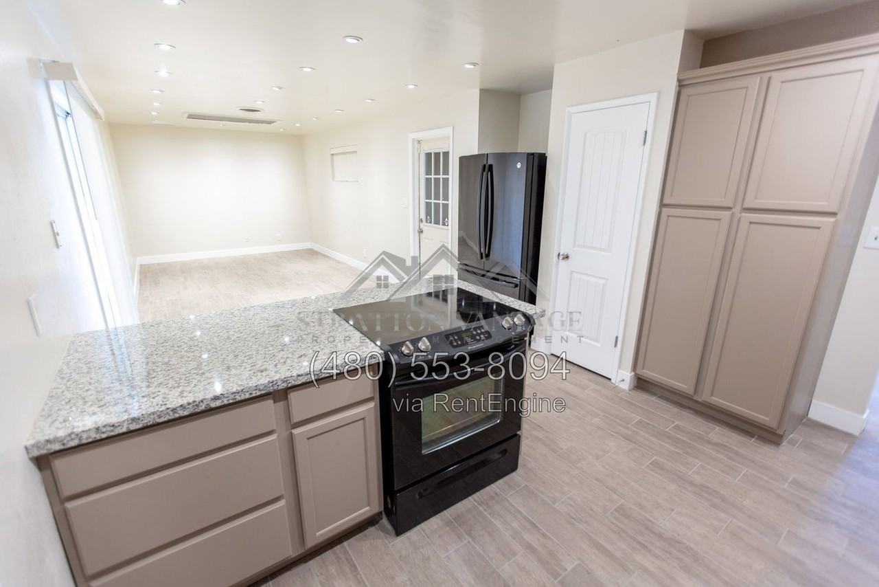 2533 E Blanche Dr - Photo 7 of 36