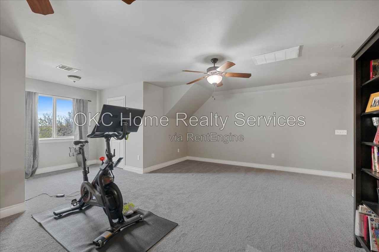 625 Ne 23rd St - Photo 7 of 50