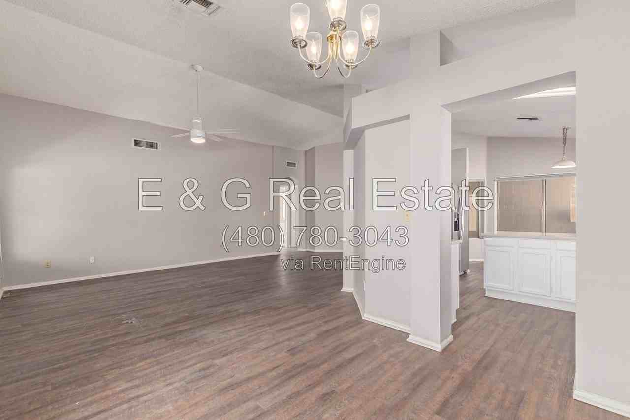 8651 N 107th Dr - Photo 5 of 28