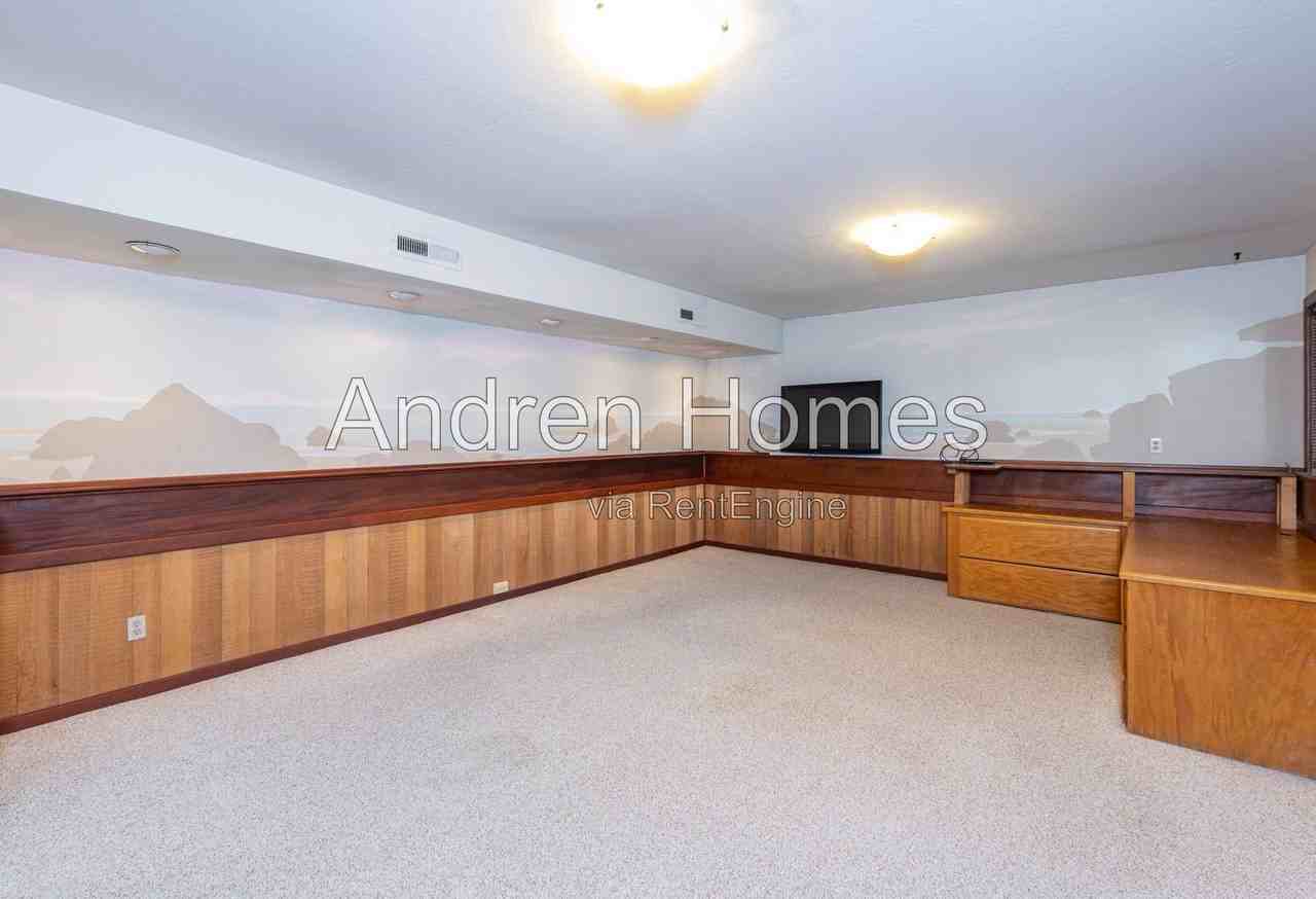 22660 E Cliff Dr - Photo 2 of 28