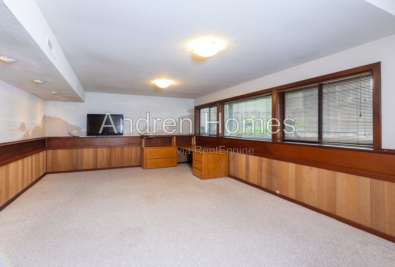 22660 E Cliff Dr - Photo 3 of 28