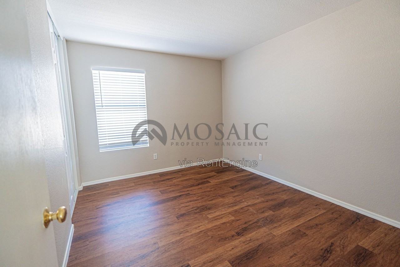 1158 E Silversmith Trl - Photo 5 of 22