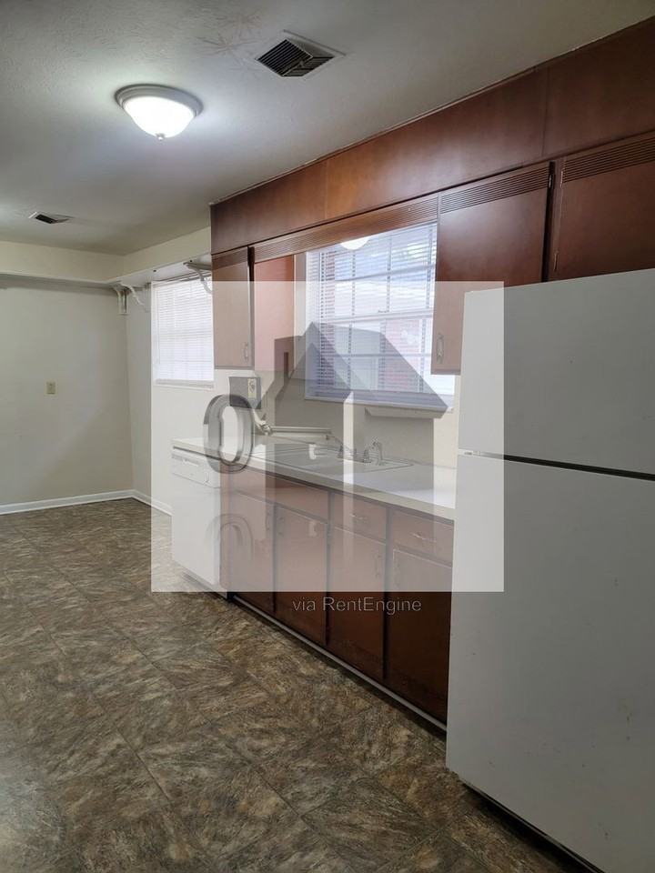 917 N 70th Ave - Photo 6 of 22