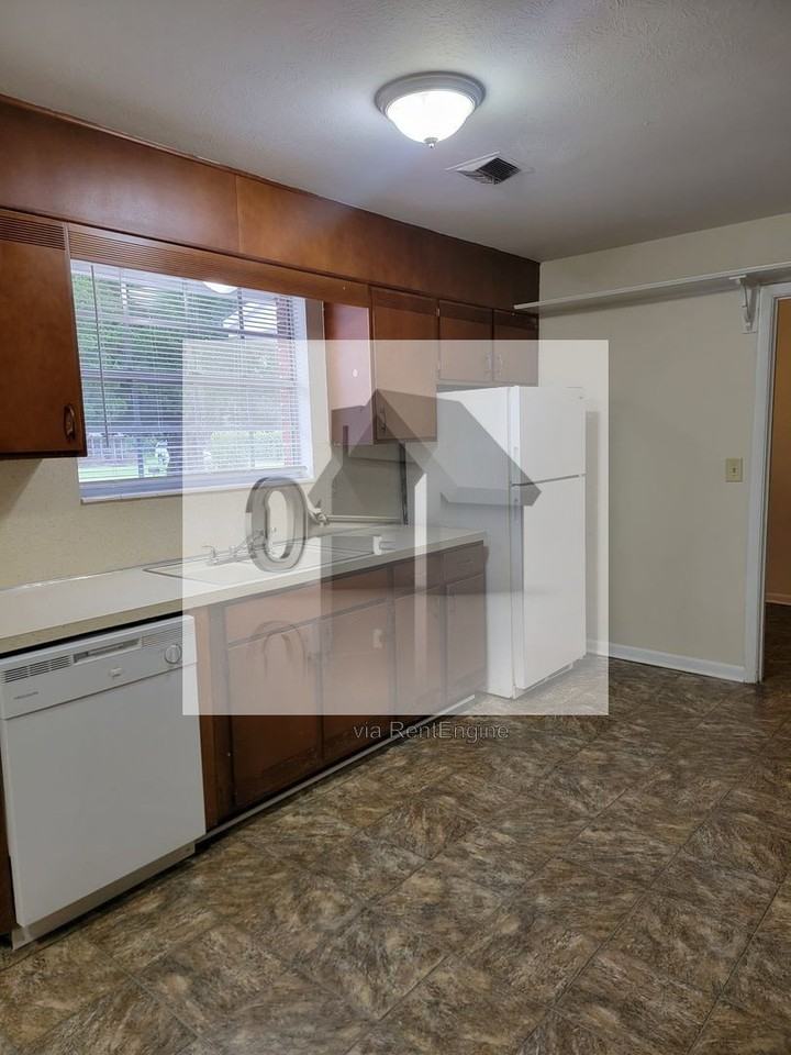 917 N 70th Ave - Photo 7 of 22