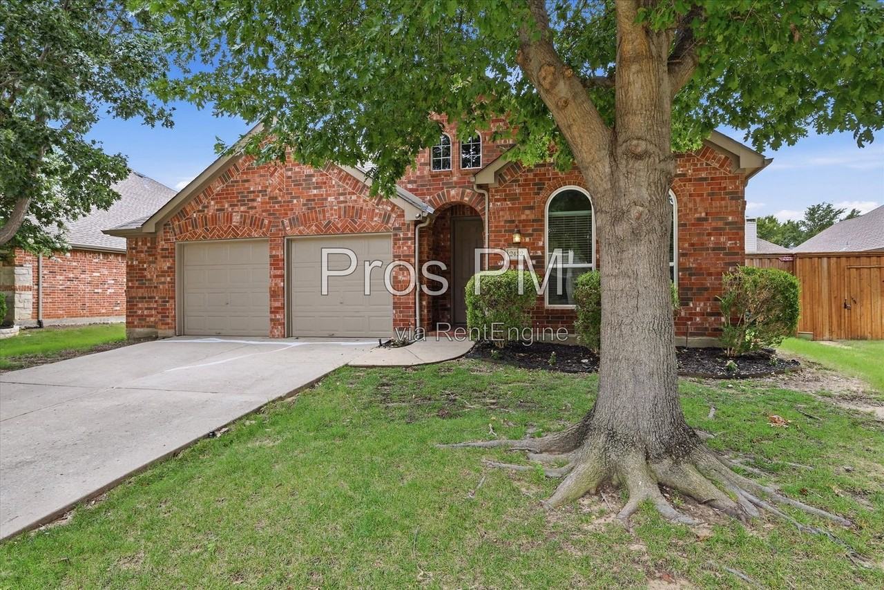 2432 Chesterwood Dr - Photo 2 of 46
