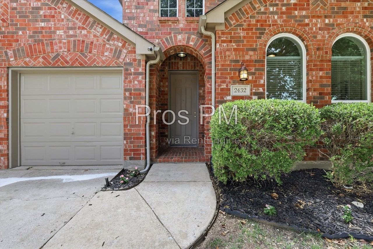 2432 Chesterwood Dr - Photo 3 of 46