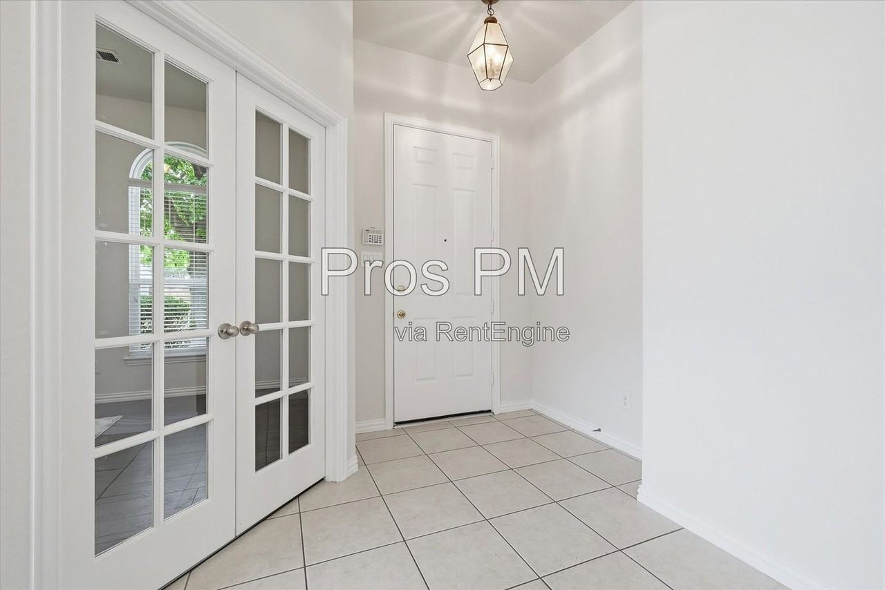 2432 Chesterwood Dr - Photo 6 of 46