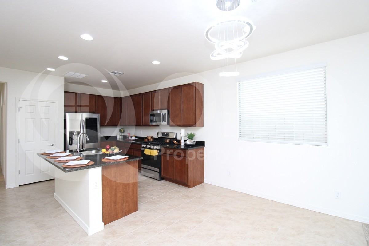 5734 W Getty Dr - Photo 4 of 24
