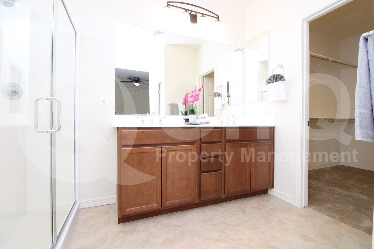5734 W Getty Dr - Photo 5 of 24
