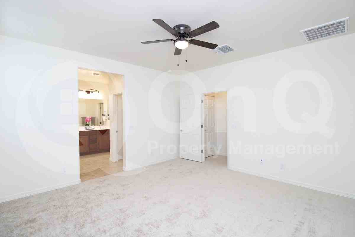 5734 W Getty Dr - Photo 7 of 24