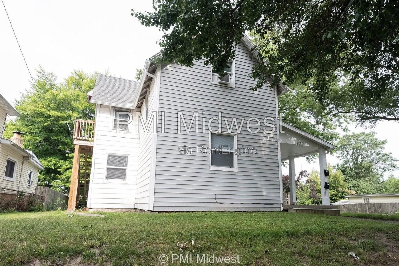 831 S Webster St - Photo 3 of 25