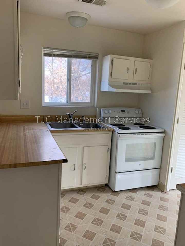 3652 Teller St - Photo 4 of 10