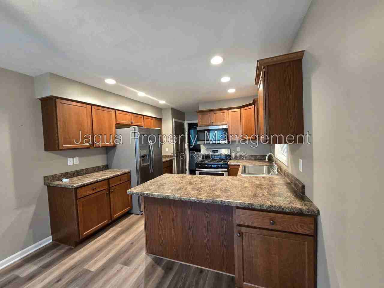 10574 Stadium Dr - Photo 2 of 24