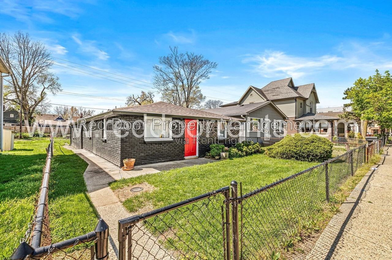 1037 W 30th St - Photo 2 of 26