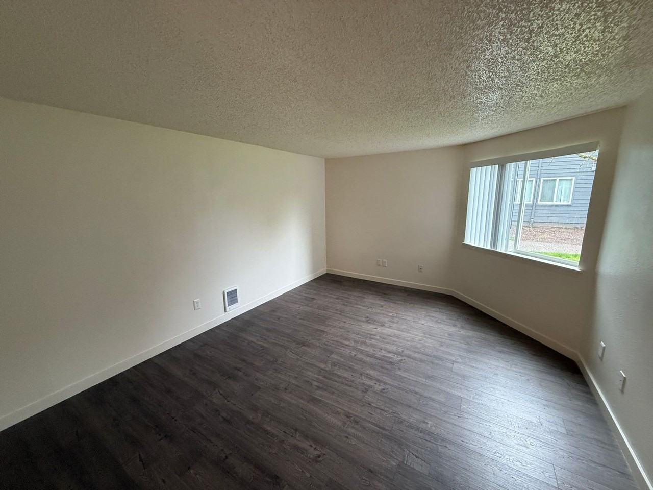 421 Senate St Nw - Photo 2 of 23