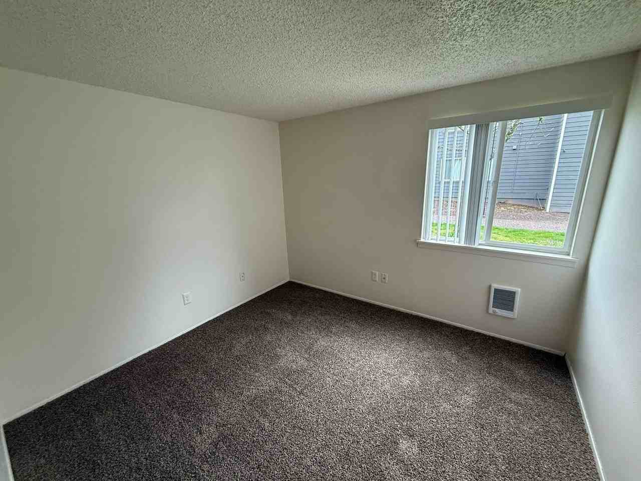 421 Senate St Nw - Photo 7 of 23