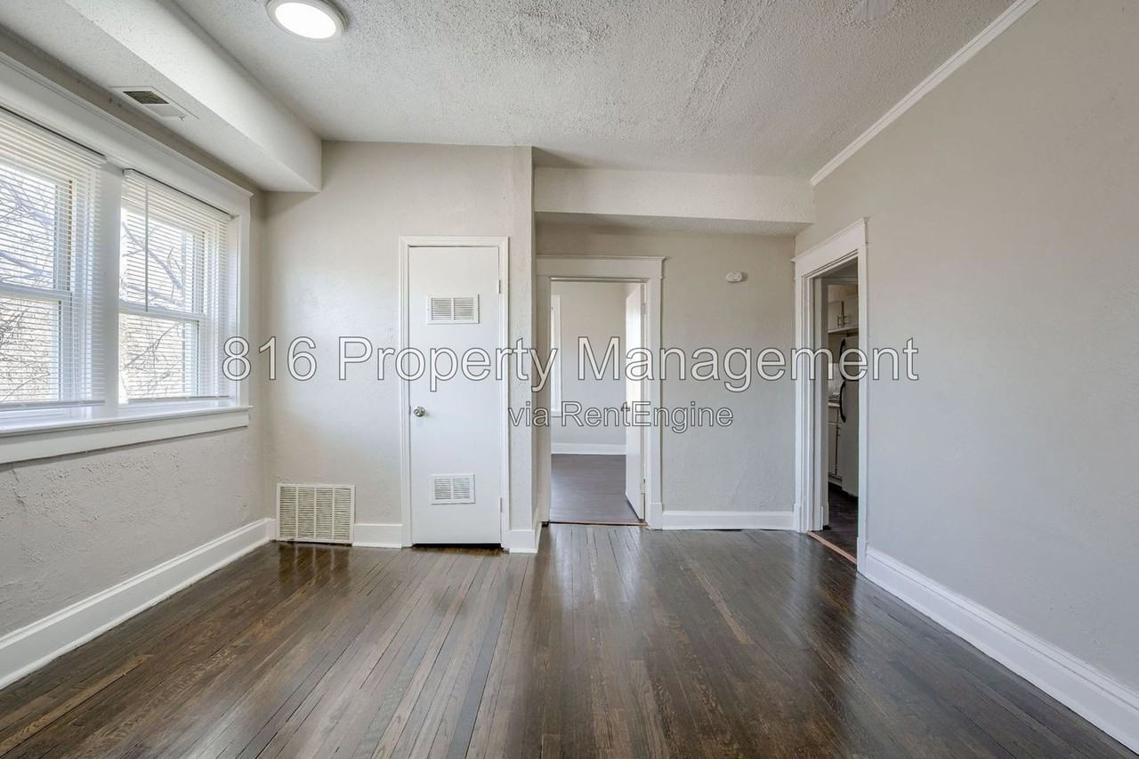 2416 E 22nd St #2W - Photo 7 of 19