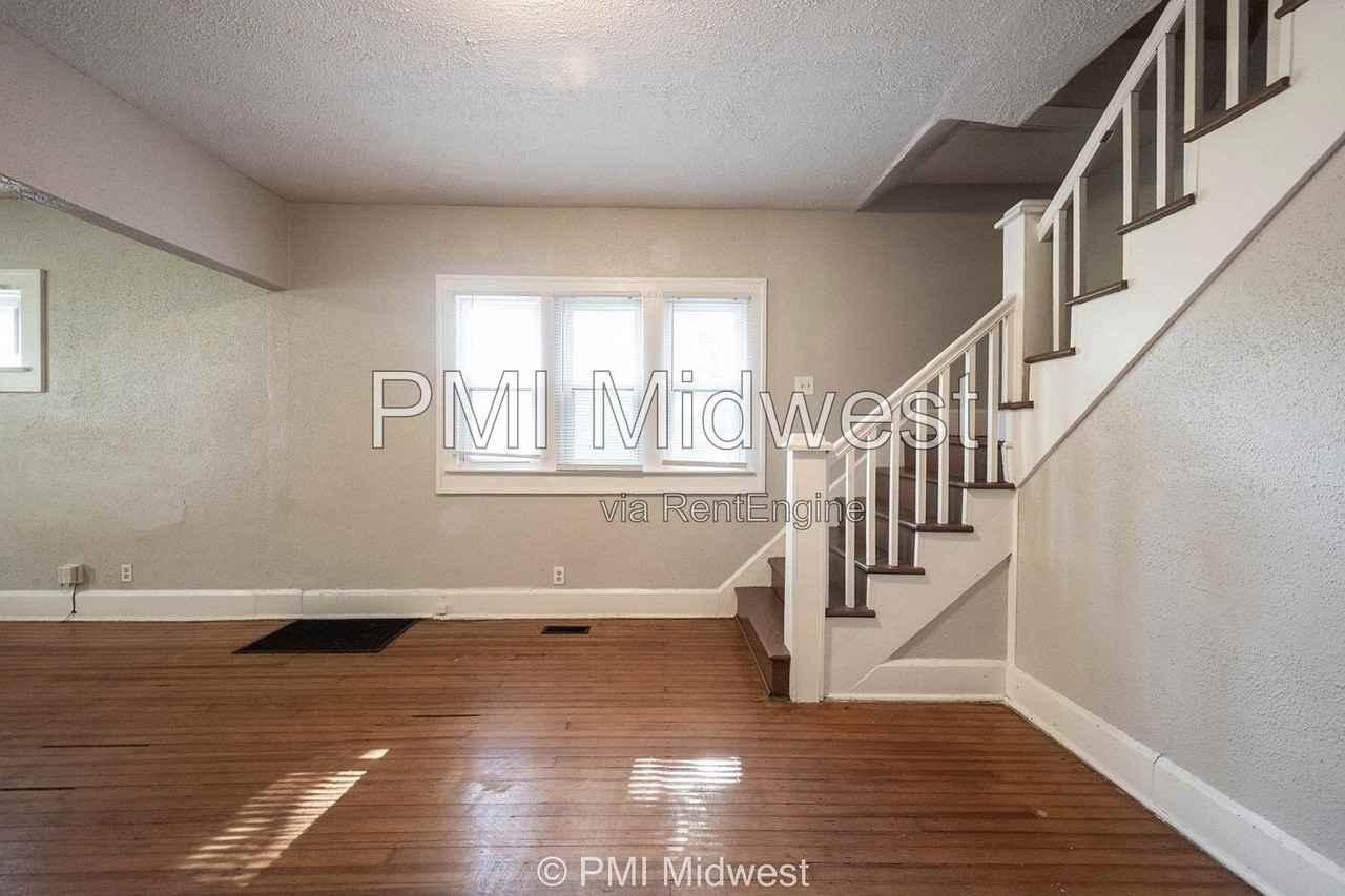 411 W 40th St - Photo 7 of 26