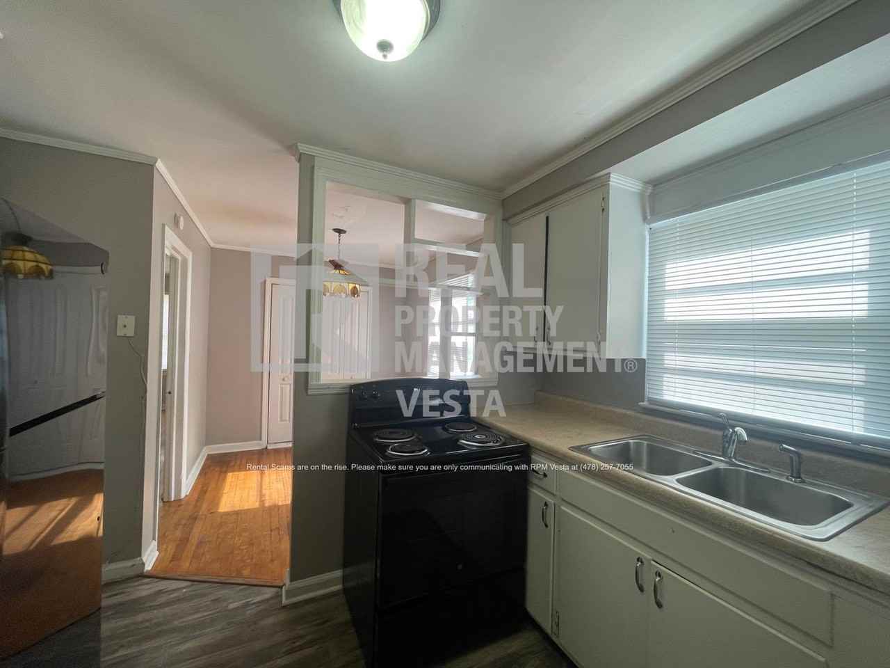 2063 Bayswater Rd - Photo 4 of 15