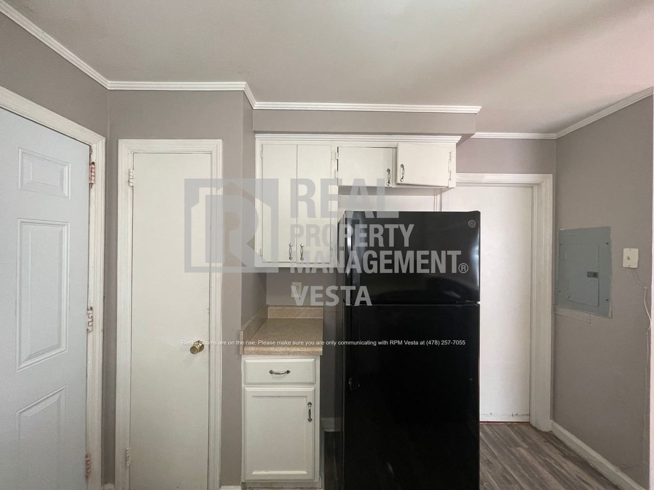 2063 Bayswater Rd - Photo 6 of 15